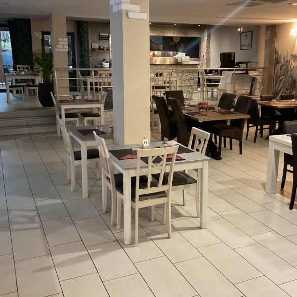 Repas de groupe - Mezzaluna - restaurant MONTALIEU-VERCIEU - Restaurant La Vallée Bleue